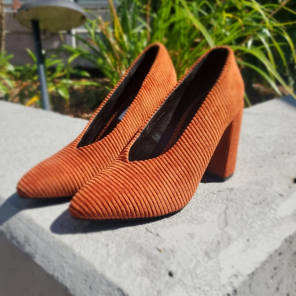 πHost Pick πCutest cordoruy pumps π - SOLD! - Picture 1 of 11